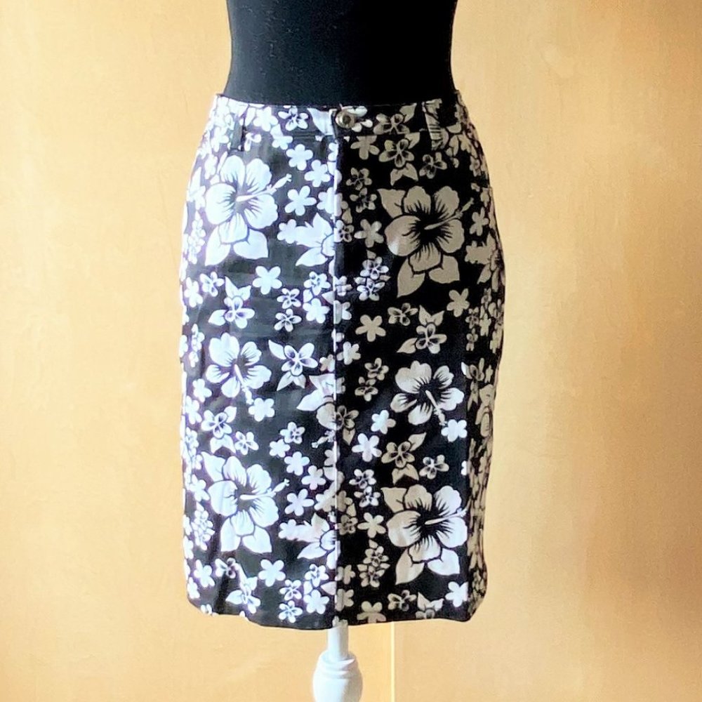 New Sz 8 View Black.Whit Floral Knee Length Skirt